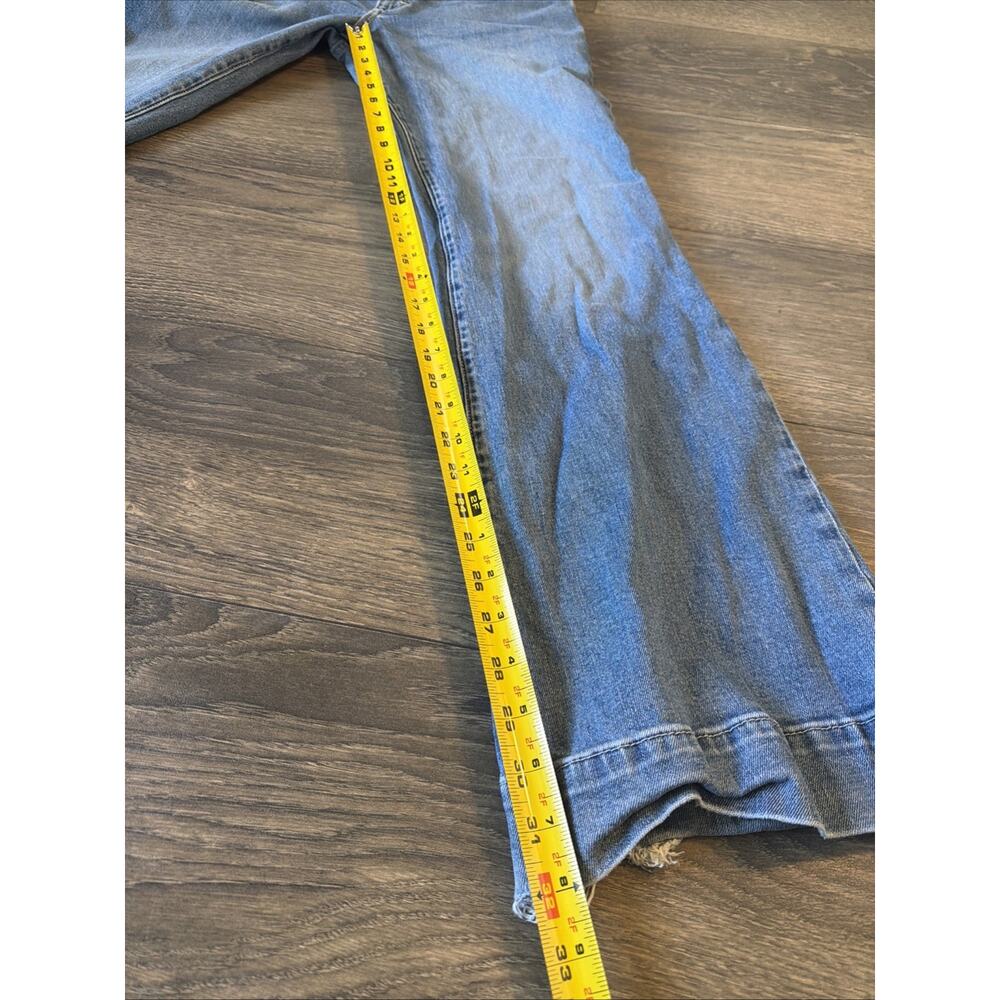 Vintage Y2K Wrangler Flare Jeans Women Sz 30x34 Light Wash Distressed Thrash Hem - Picture 8 of 12
